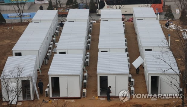 [전문가 진단] "코로나19 확산세, 올겨울 내 안 잡혀…2000명 넘을수도"