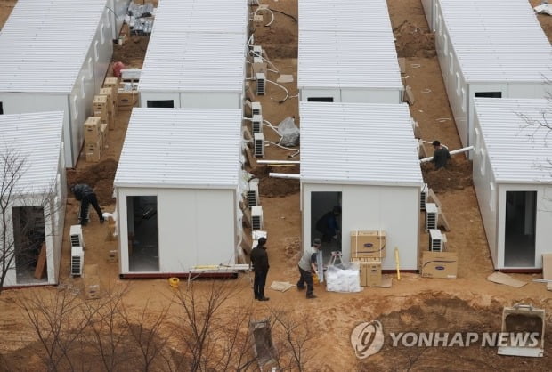 병상배정 기다리는 수도권 확진자 580명…중환자 병상 13개 남아