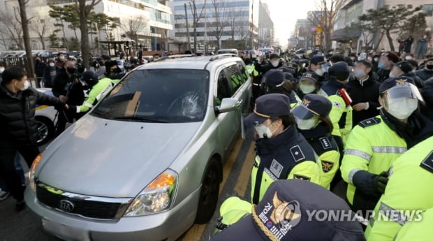 "조두순 만나러왔다" 경찰관에 돌진…공무집행방해 총 8건