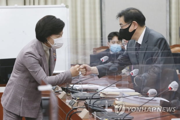 공수처장 후보 선정 연기…野에 새 추천위원 요청