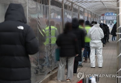 정부 "3단계 격상 여부 면밀 분석 중…이번 주말 결정"