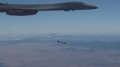 B-1B 2대 남중국해 출동…미·중러 폭격기 '기싸움' 하나