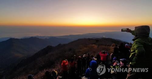 강원도 국립공원 새해 해맞이 전면금지…입산 시간 조정