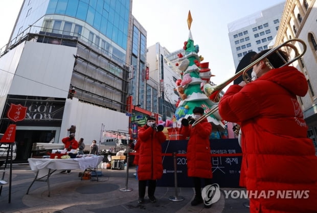 [날씨] 찬 바람 부는 성탄절…충남·전라 아침까지 눈·비