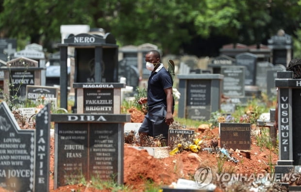 영국에 발끈한 남아공 "영국 코로나19 재확산, 남아공발 아니다"