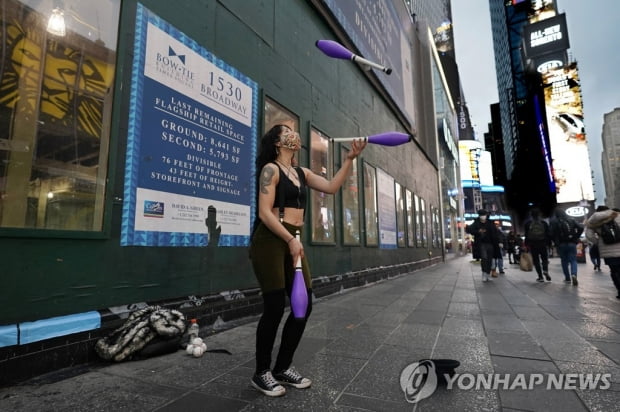 백신 접종 시작됐지만…축제 분위기 사라진 미국의 크리스마스