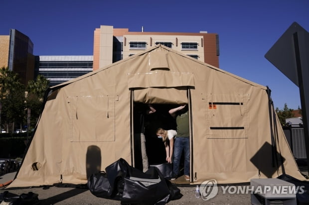 "10분마다 죽는데 병상도 없다"…미 병원 '크리스마스 악몽'