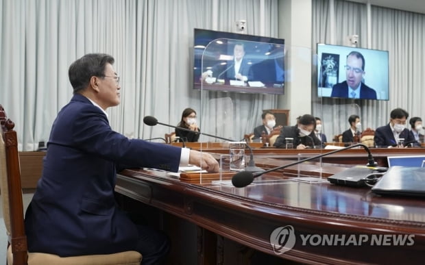 문대통령, 모더나CEO와 '2천만명분 백신 2분기부터 공급' 합의