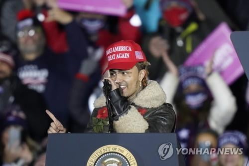 미 항공사, 마스크 거부 래퍼 릴 펌프에 영구 탑승 금지