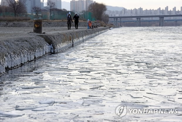 새해 첫날도 전국 영하권 강추위…한파 특보