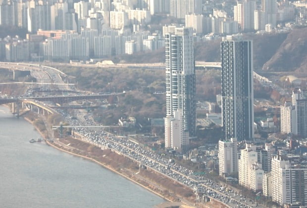 서울 송파구 롯데월드타워 서울스카이에서 본 서울 아파트 전경. /뉴스1