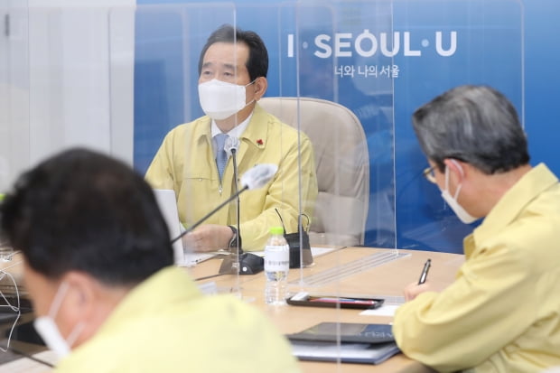 정세균 국무총리가 10일 오후 서울 중구 서울시청에서 열린 '코로나19 상황점검회의'에 참석해 모두발언을 하고 있다.  사진=뉴스1