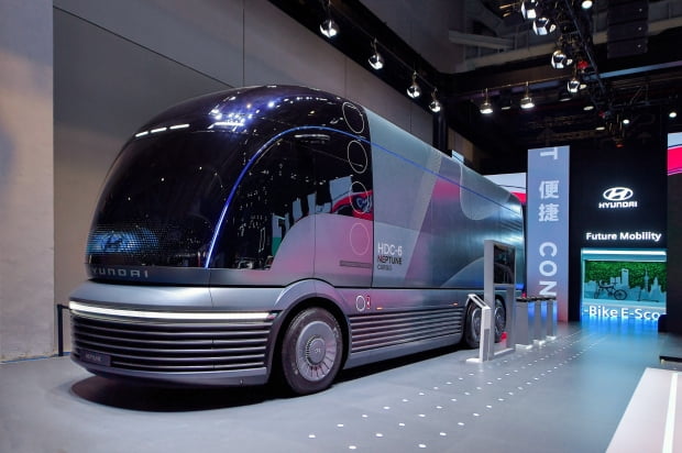 지난해 11월 중국 국제 수입박람회에서 공개된 현대차 수소 전용 대형 트럭 콘셉트 '넵튠'. 사진 = 연합뉴스