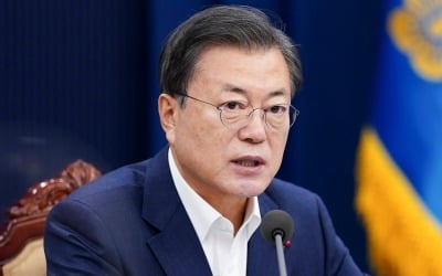 文 "코로나 확산 정점 지나 억제중…국민들 일상 되찾겠다"
