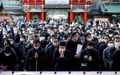 日 신규확진 사상 첫 6000명대…스가 '긴급사태' 선언한다