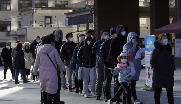 [속보] 월드오미터 "전세계 코로나19 누적확진 9000만명 넘어"