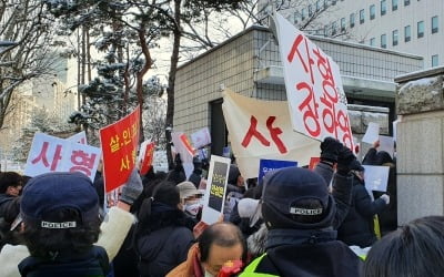 '눈물바람' 정인이 사건 첫 재판…"다음 생엔 엄마 딸로 만나자" [현장+]