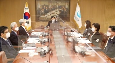 [속보] 한국은행, 기준금리 동결…현행 연 0.50% 유지