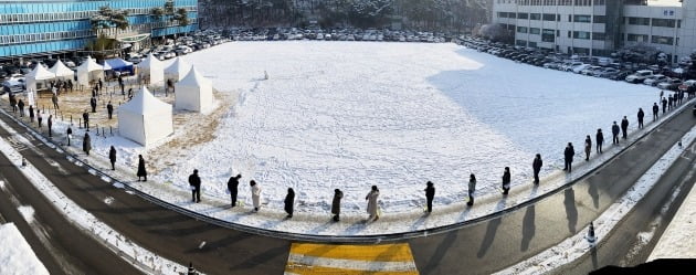 경기도청 전 직원 코로나19 선제검사 [사진=연합뉴스]