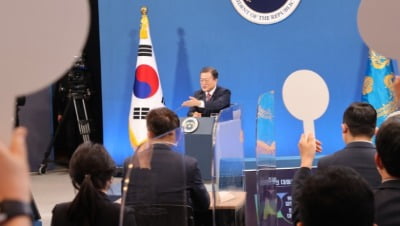 [속보] 文대통령 "김정은, 평화·대화·비핵화 의지 있다고 본다"