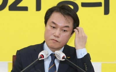 김종철 "성폭력 없는 사회로"…발언 2개월 만에 성추행 사퇴