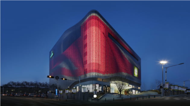 코람코자산신탁이 블라인드 펀드로 인수한 천안 갤러리아 센터시티 백화점 건물