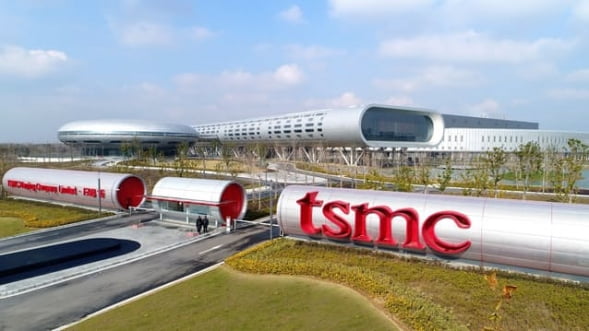 닛케이 "TSMC, 삼성 제치고 반도체 독주…日도 뼈아프다"