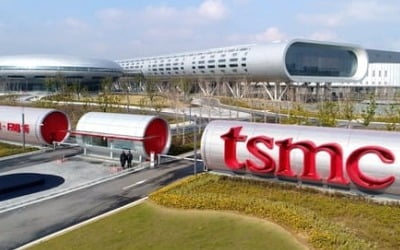 닛케이 "TSMC, 삼성 제치고 반도체 독주…日도 뼈아프다"