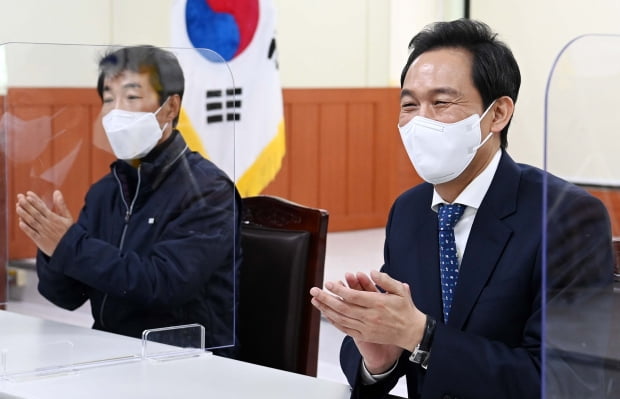 우상호 "나경원, 23억짜리 녹물말고 23만 반지하 눈물 보라"