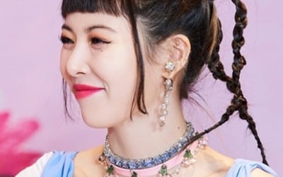 '컴백' 현아 "♥던 존재 자체로 큰 힘…많은 도움 받아"