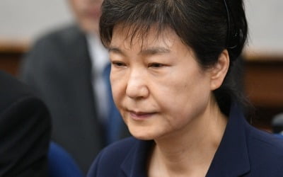 '국정농단' 박근혜 전 대통령, 징역 20년·벌금 180억 확정