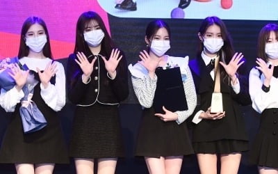 [포토] 위클리, '마스크를 써도 사랑스러운 소녀들~'