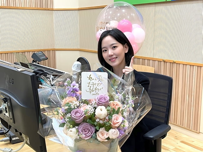 강한나, ‘볼륨을 높여요’ DJ 1주년→‘간동거’까지 열일 예약 ‘거침없는 대세 행보’