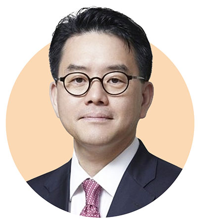 강희석 vs 강성현, ‘컨설턴트 출신’ 외부 조언자에서 조직 수장으로