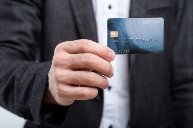 박종서의 금전적 성공, 스크랩 카드 포인트를 현금으로 전환 한 공무원 박수