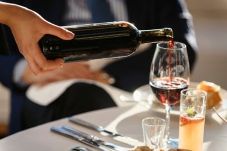 '코로나 블루' 달래는 와인족 늘었다…작년 수입량 '사상최고'