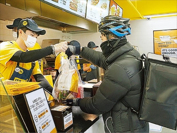 [포토] 노브랜드 버거, 배달 서비스 확대   