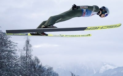 [포토] 새가 된 스토흐…스키점프 대회 3연패 