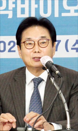 "원료의약품 자급률 50%까지 높일 것"