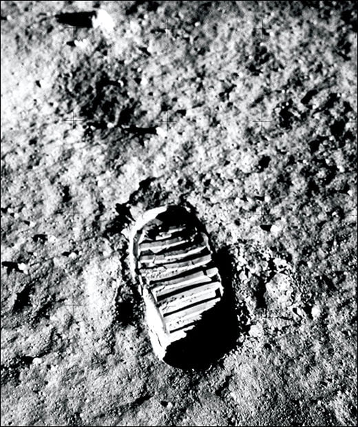 달 표면에 찍힌 올드린의 발자국.