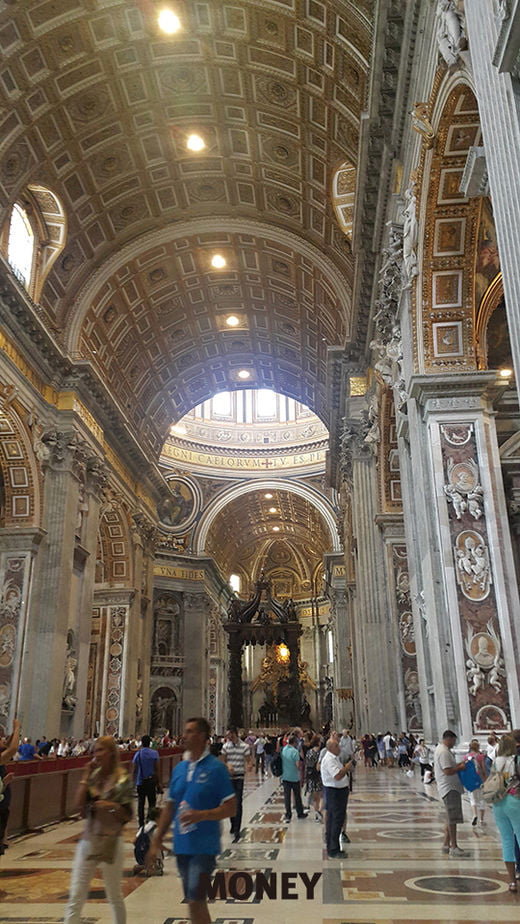 작은 나라 바티칸, 가장 큰 예술 창고