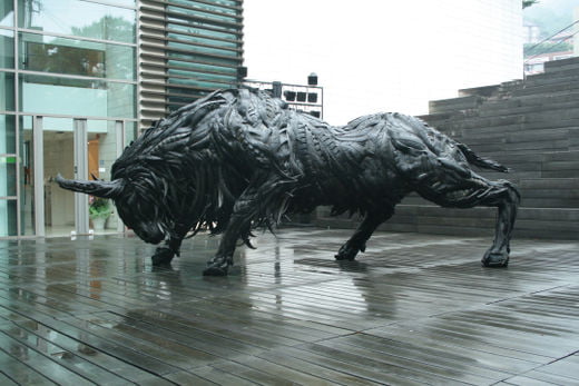 Buffalo 1, 스테인리스 스틸에 타이어, 600×210×230cm, 2010년