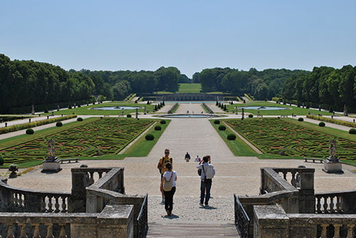 베르사유 정원의 모델이 된 프랑스 보르비 콩트 성.