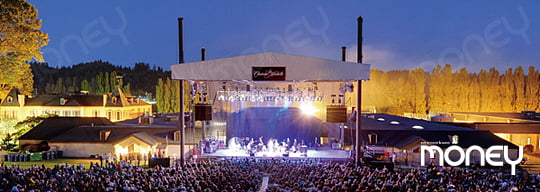 생 미셸 와이너리의 여름밤 음악 콘서트는 여행자들의 큰 인기를 얻고 있다.