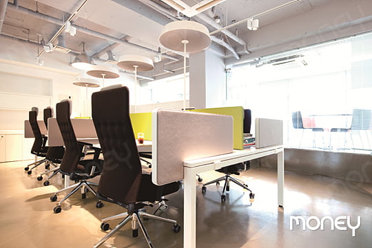 외부 업무가 많은 컨설턴트들이 사무실에 들어와 집중적으로 일할 수 있는 공간.