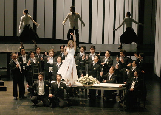 베르디 오페라 ‘라 트라비아타’의 한 장면.