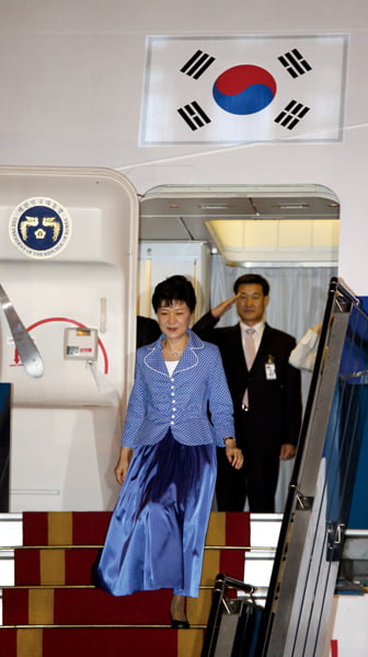 최근 베트남 국빈 방문에 나선 박근혜 대통령.