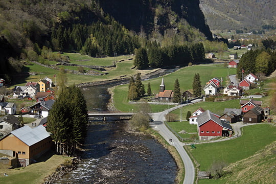 노르웨이의 작은 마을. 마치 동화책 속 그림을 보는 듯하다.