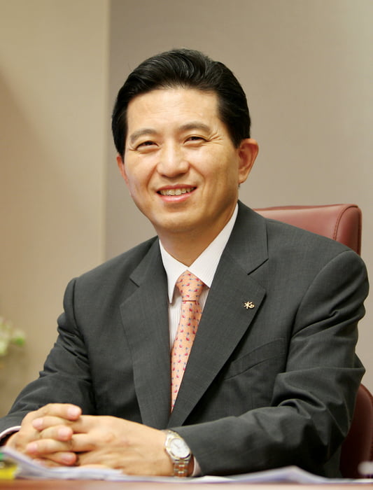 [CEO OF THE MONTH] 부드러운 카리스마로 KB호 ‘키’를 잡다