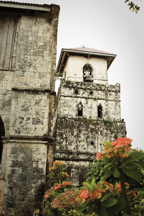 바클레욘 성당은 필리핀에서 가장 오래된 석조 교회 건물이다.